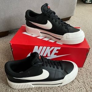 Nike women’s Court Legacy